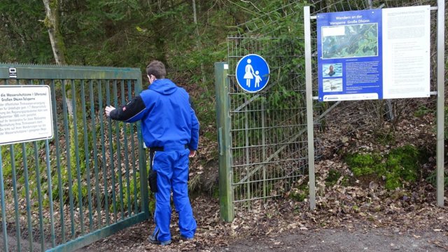 Das Tor zum südlichen Uferweg der Vorsperre Große Dhünn Das Tor zum südlichen Uferweg der Vorsperre Große Dhünn