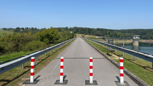 Große Dhünn-Talsperre, Poller auf dem Hauptabsperrdamm Große Dhünn-Talsperre, Poller auf dem Hauptabsperrdamm
