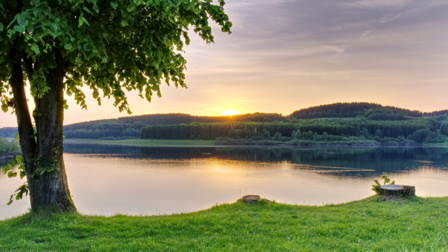 Sonnenuntergang an der Großen Dhünn-Talsperre Sonnenuntergang an der Großen Dhünn-Talsperre