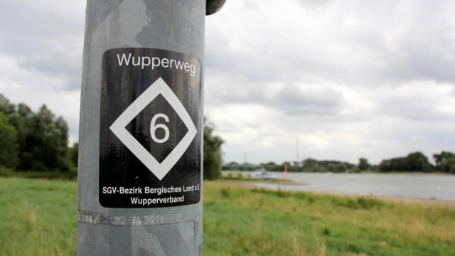 Wegezeichen am Wupperweg in Leverkusen Wegezeichen am Wupperweg in Leverkusen