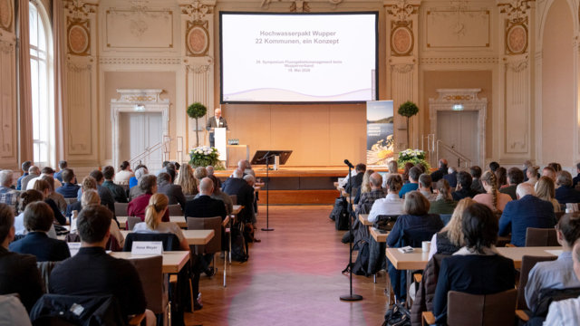 Symposium Flussgebietsmanagement, Stadthalle Wuppertal Symposium Flussgebietsmanagement, Stadthalle Wuppertal